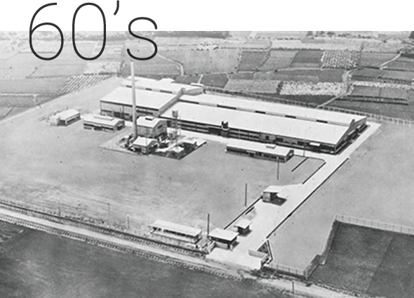 60's　広大な敷地に最新設備を整えた厚木工場。